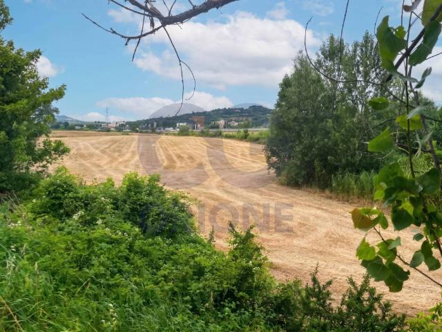 Terreno in vendita a Villa Fastiggi, Marche