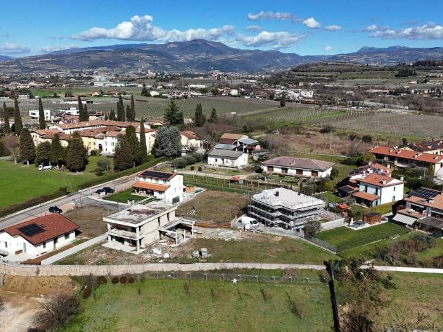 Terreno in vendita a Pescantina, Veneto