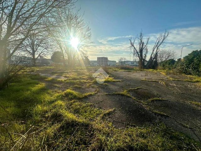 Terreno in vendita a Peschiera Borromeo, Lombardia