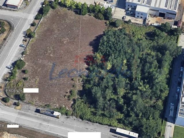 Terreno in vendita a Le Mose, Piacenza