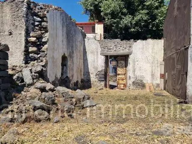 Terreno in vendita a Piedimonte Etneo, Sicilia