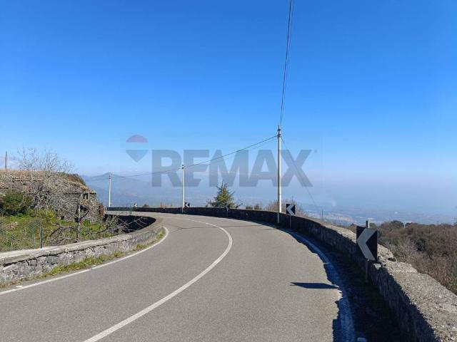 Terreno in vendita a Piedimonte Etneo, Sicilia