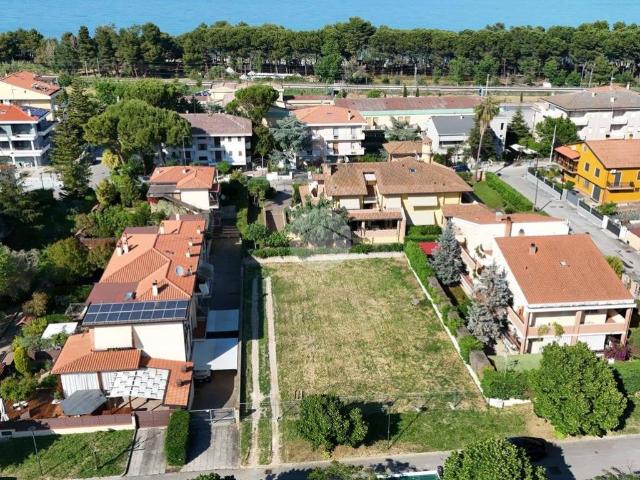 Terreno in vendita a Quartiere delle nazioni, Pineto