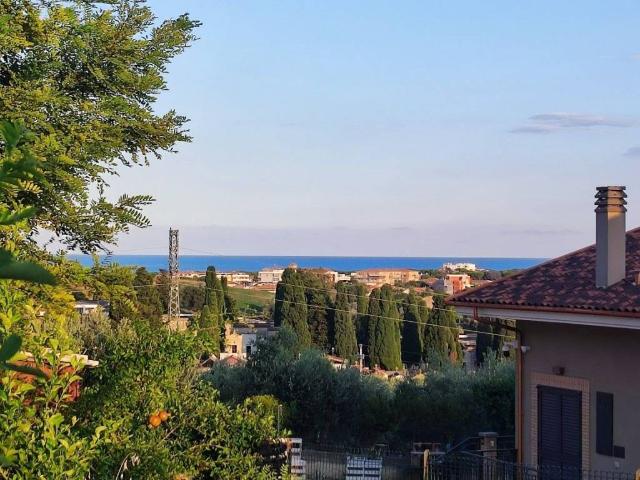 Terreno in vendita a Quartiere dei poeti, Pineto