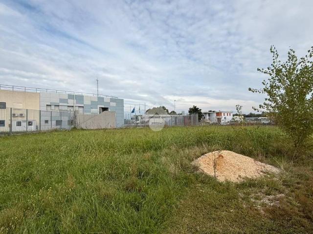 Terreno in vendita a Pordenone, Friuli-Venezia Giulia