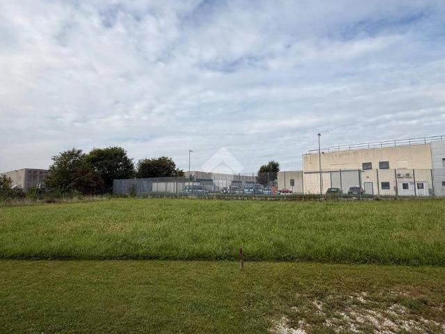 Terreno in vendita a Pordenone, Friuli-Venezia Giulia