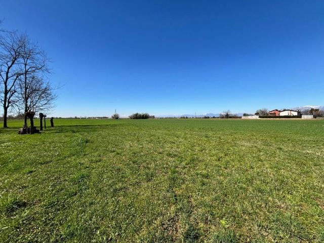 Terreno in vendita a Povoletto, Friuli-Venezia Giulia