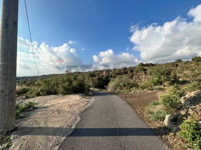 Terreno in vendita a Ragalna, Sicilia
