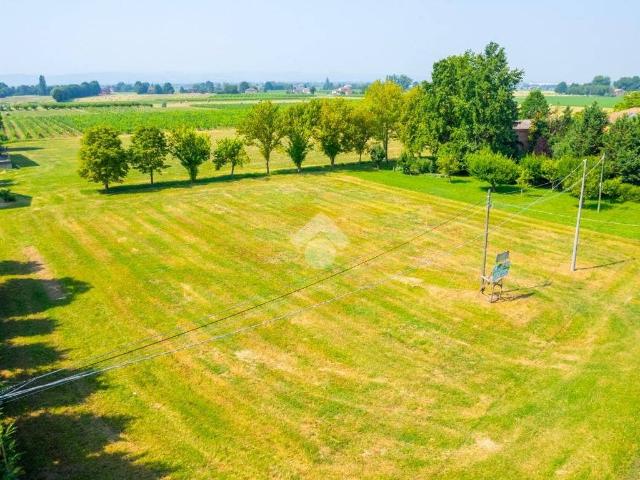Terreno in vendita a Massenzatico, Reggio Emilia