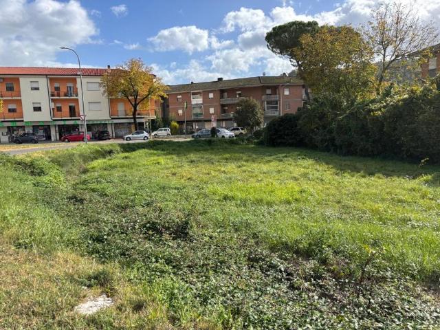 Terreno in vendita a Piazza Tevere, Rieti