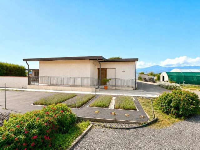 Terreno in vendita a Riposto, Sicilia