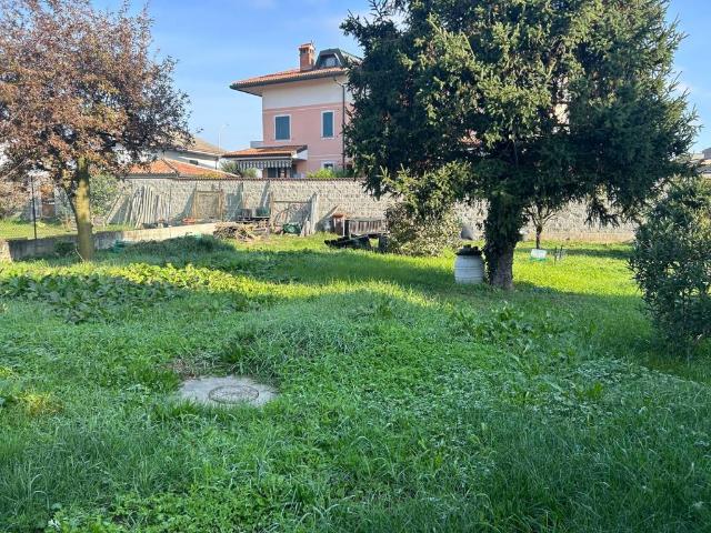Terreno in vendita a Robecco Sul Naviglio, Lombardia