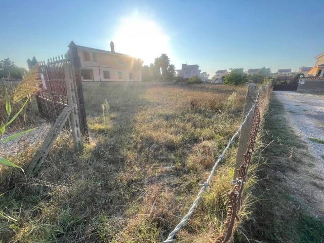 Terreno in vendita a Stagni di Ostia, Roma Capitale