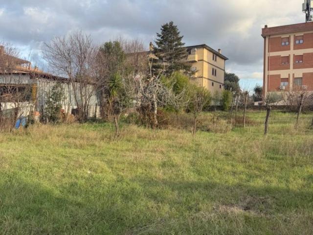 Terreno in vendita a Case Rosse, Roma