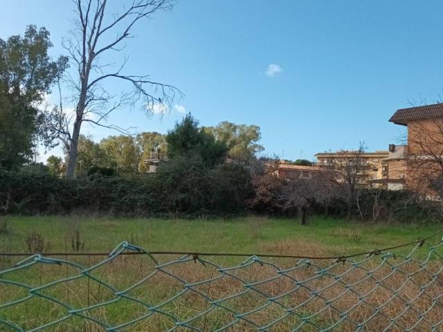 Terreno in vendita a Acilia Sud, Roma