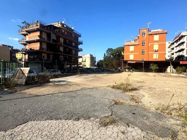 Terreno in vendita a Torre Spaccata, Roma