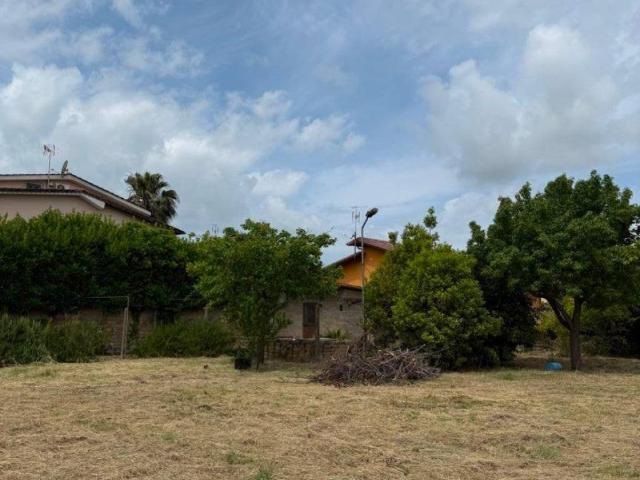 Terreno in vendita a Stagni di Ostia, Roma Capitale