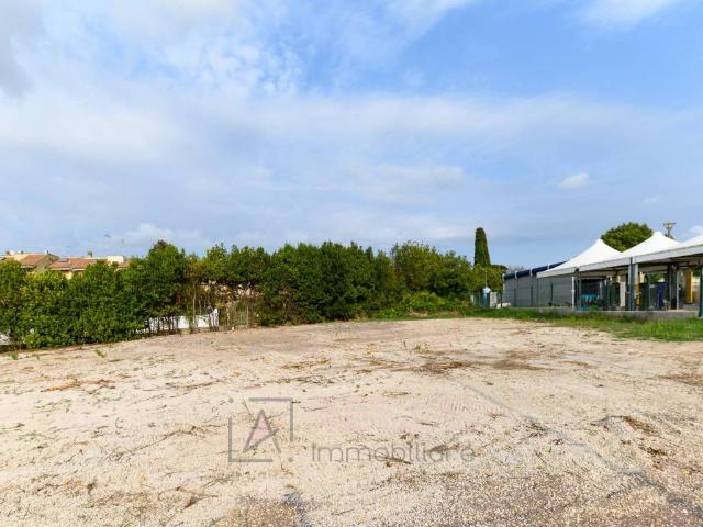 Terreno in vendita a San Giorgio di Acilia, Roma Capitale