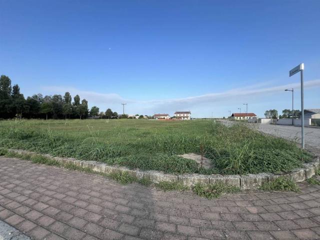 Terreno in vendita a Roncoferraro, Lombardia