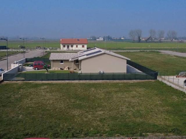 Terreno in vendita a Roncoferraro, Lombardia