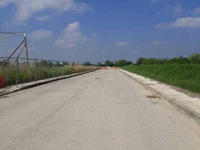 Terreno in vendita a Castelletto, Roverbella