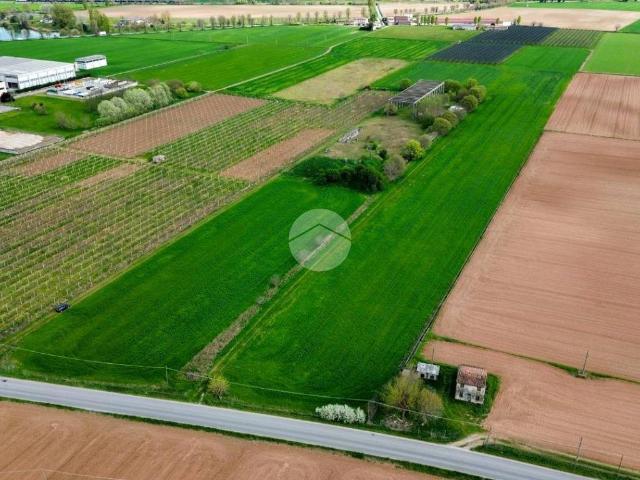 Terreno in vendita a Roverbella, Lombardia