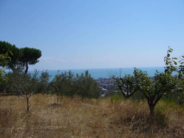 Terreno in vendita a Ragnola, Marche