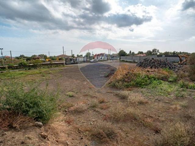 Terreno in vendita a San Giovanni La Punta, Sicilia