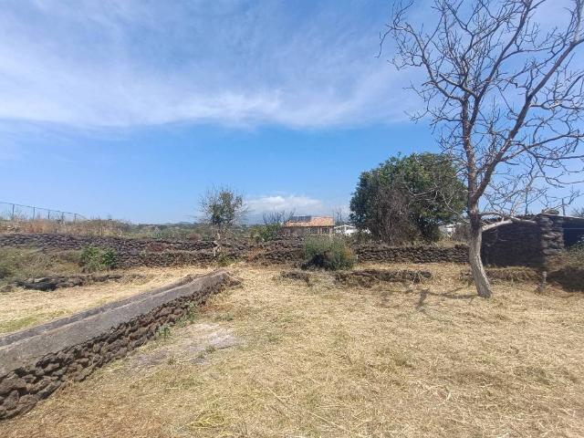 Terreno in vendita a San Giovanni La Punta, Sicilia