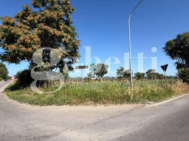 Terreno in vendita a San Marcellino, Campania