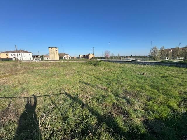 Terreno in vendita a San Martino Siccomario, Lombardia