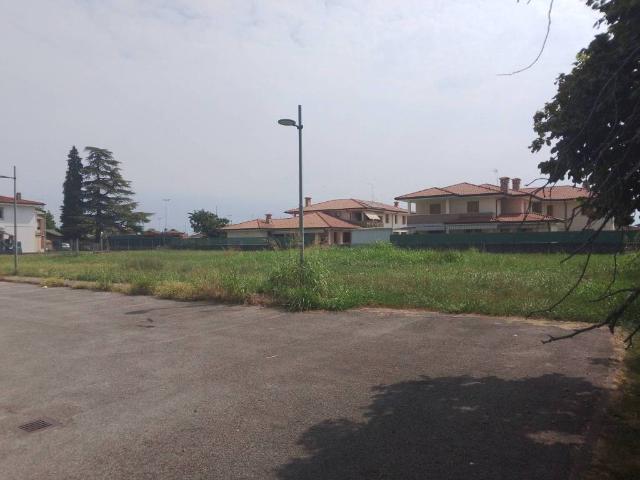 Terreno in vendita a Braida Bottari, San Vito al Tagliamento / San Vît dal Tiliment
