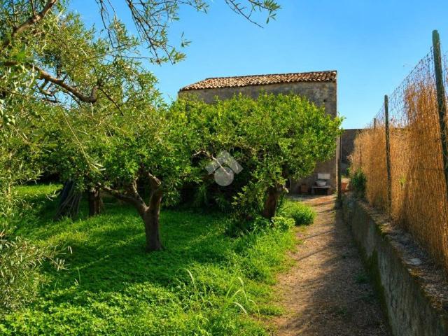 Terreno in vendita a Santa Lucia Di, Sicilia