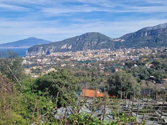 Terreno in vendita a Sant'agnello, Campania