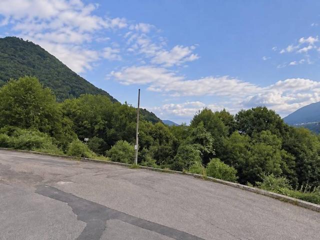 Terreno in vendita a Schignano, Lombardia