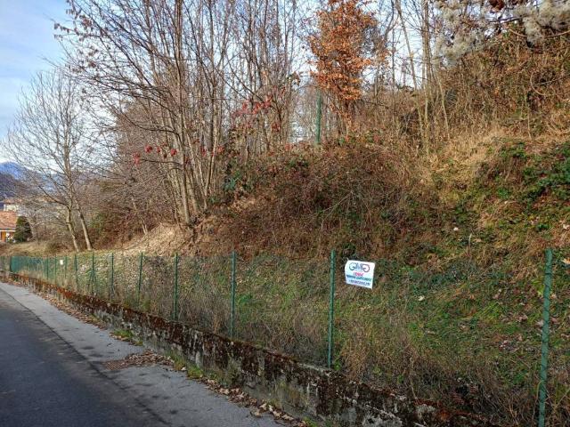 Terreno in vendita a Schignano, Lombardia