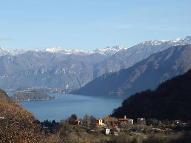Terreno in vendita a Schignano, Lombardia
