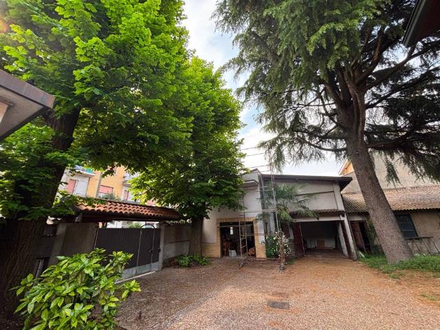 Terreno in vendita a Sedriano, Lombardia