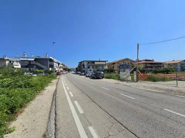 Terreno in vendita a Silvi, Teramo