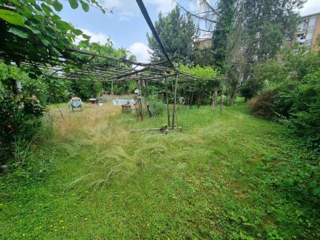 Terreno in vendita a Solaro, Lombardia