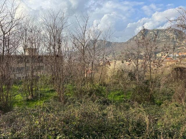 Terreno in vendita a Solofra, Campania