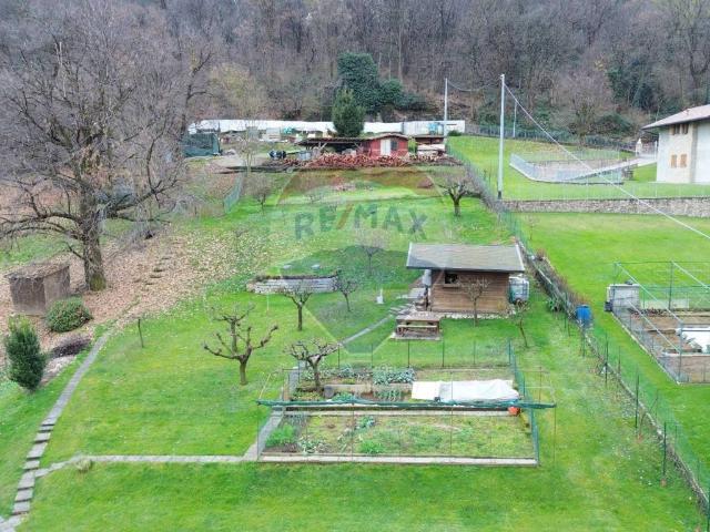 Terreno in vendita a Strozza, Lombardia