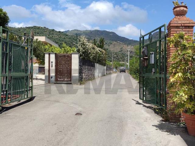 Terreno in vendita a Taormina, Sicilia