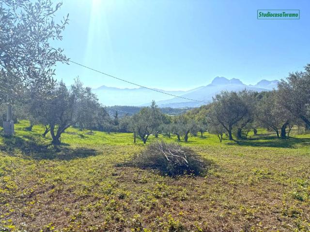 Terreno in vendita a Teramo, Abruzzo
