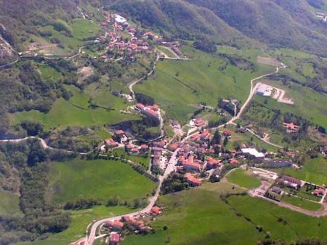 Terreno in vendita a Tizzano Val Parma, Reggio Emilia