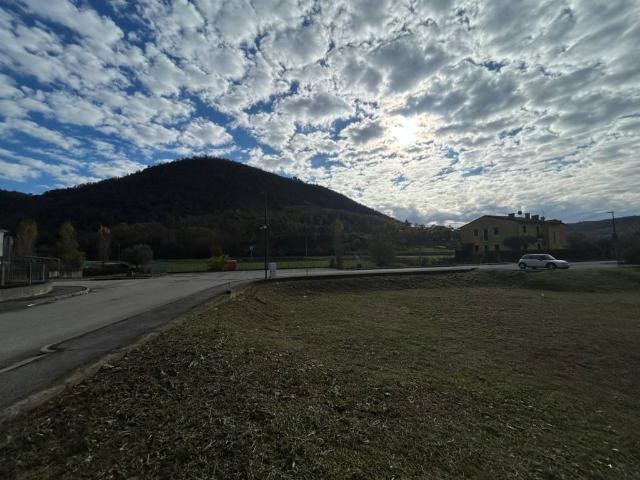 Terreno in vendita a Corrubbio, Pederiva
