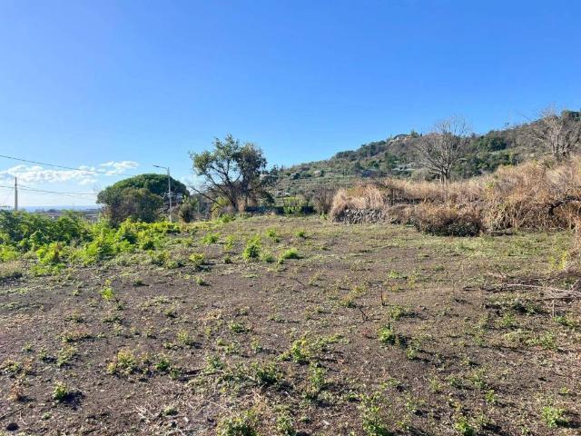 Terreno in vendita a Valverde, Sicilia