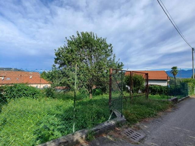 Terreno in vendita a Varano Borghi, Lombardia