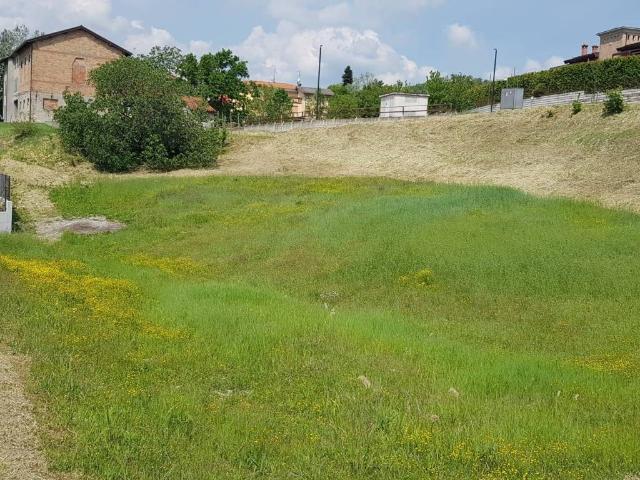 Terreno in vendita a Varano De' Melegari, Reggio Emilia