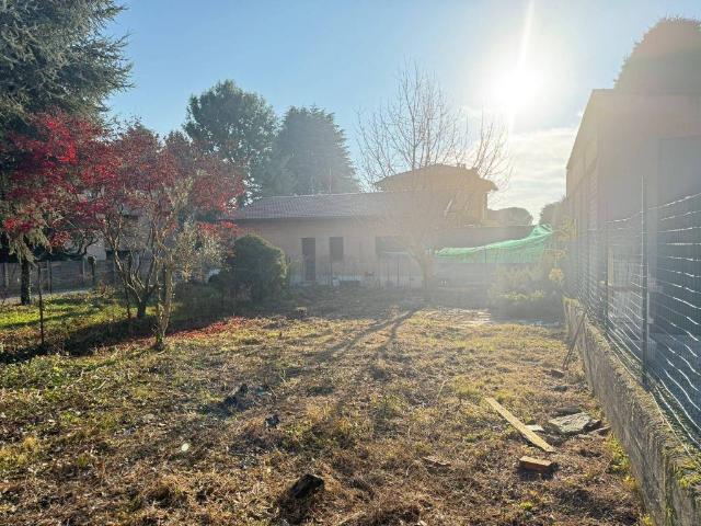 Terreno in vendita a Molino Resica, Verano Brianza